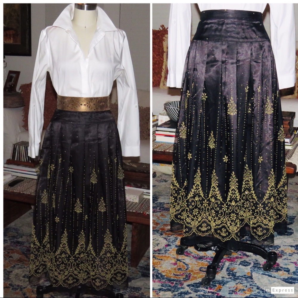Coldwater Creek Black Skirt with Gold  Embellishments Size Large